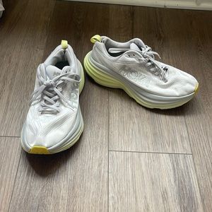 Hoka Bondi 8 sneakers in nimbus cloud/luminary grey